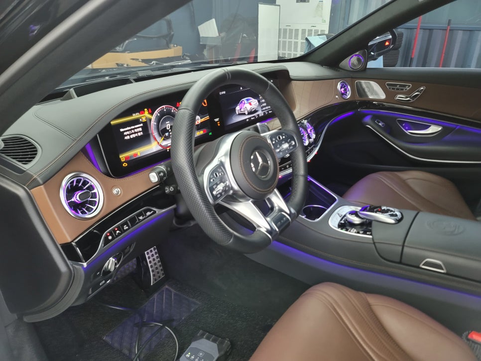 벤츠S63amg - 63색 송풍구 엠비언트, 3D부메스터 " 실내의 꽃을 피우다~ "
