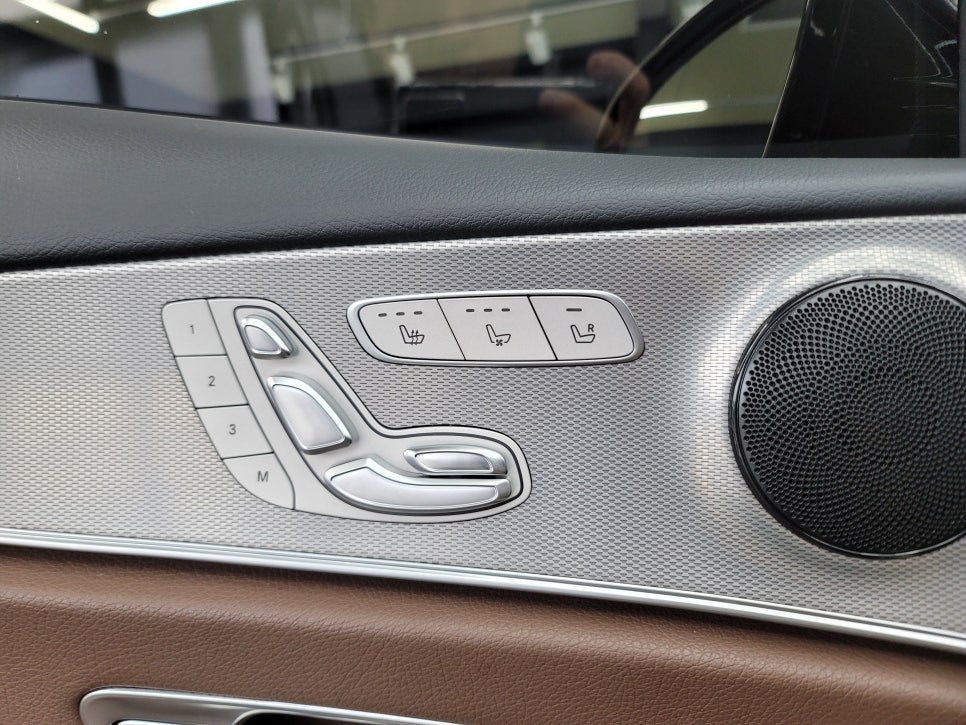 벤츠 W213 E300- 여름철 필수 '통풍시트' / 장거리 운행 필수 ' M2C-200A 플러스'