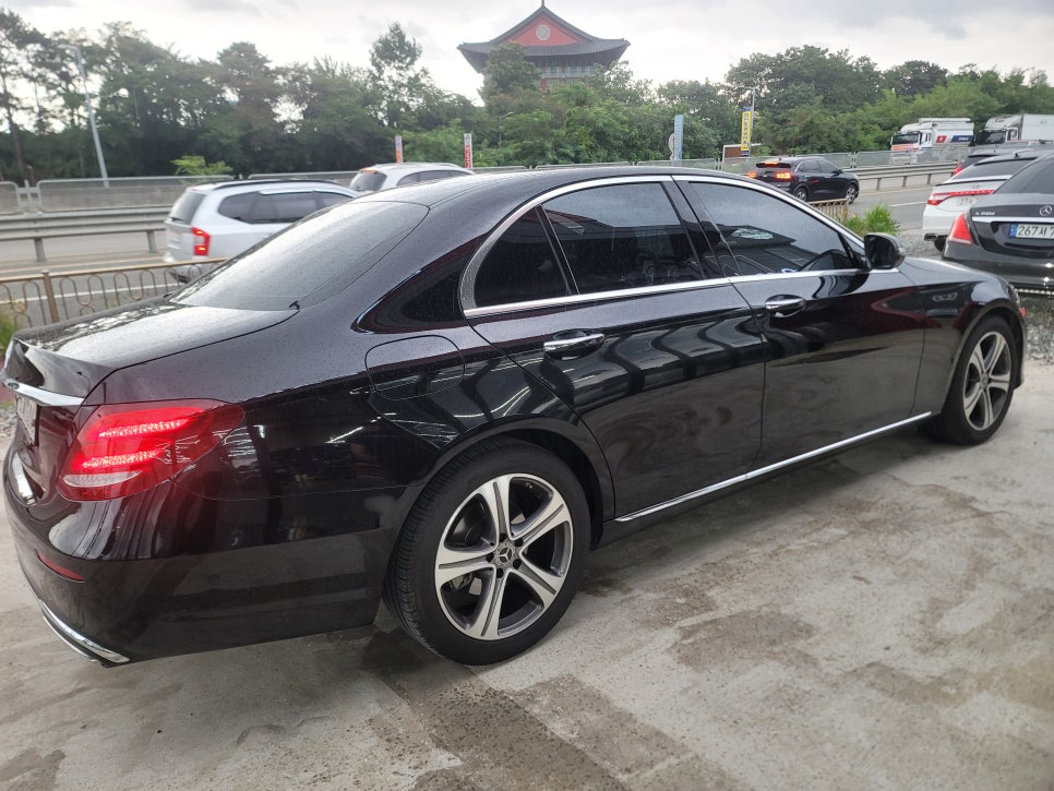 벤츠 W213 E300- 여름철 필수 '통풍시트' / 장거리 운행 필수 ' M2C-200A 플러스'