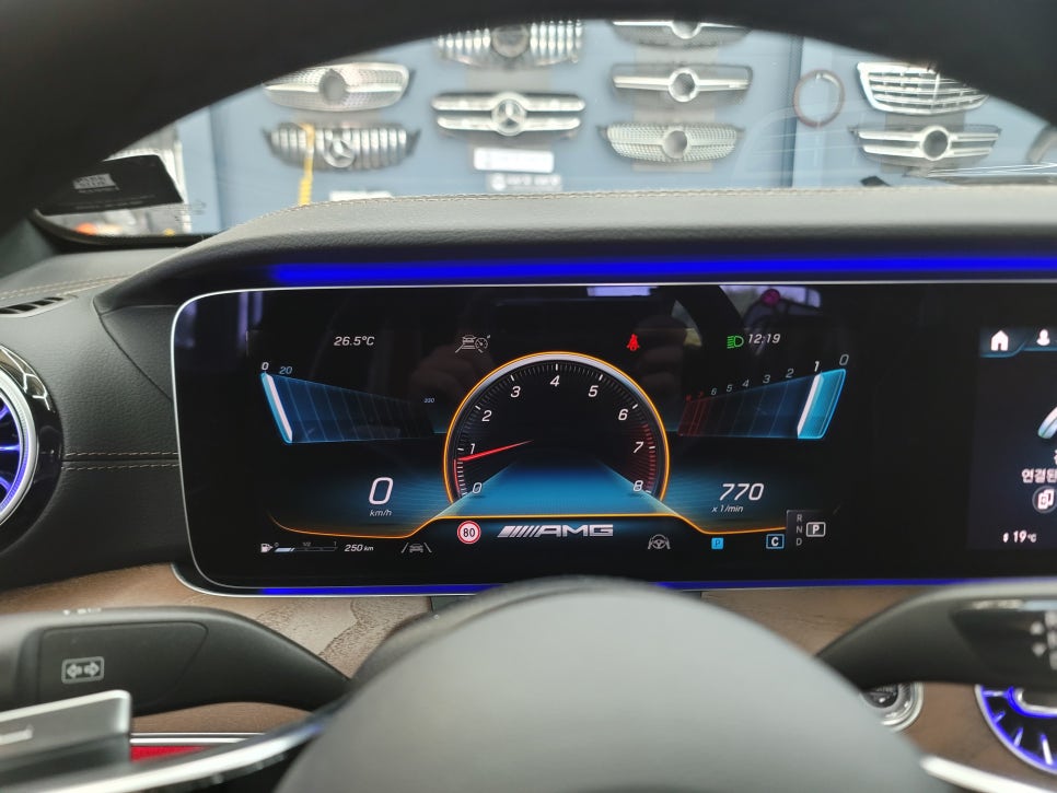벤츠 E220d - 익스클루시브에서 아방가르드 그릴 교체 ! AMG 프로그래밍 !!