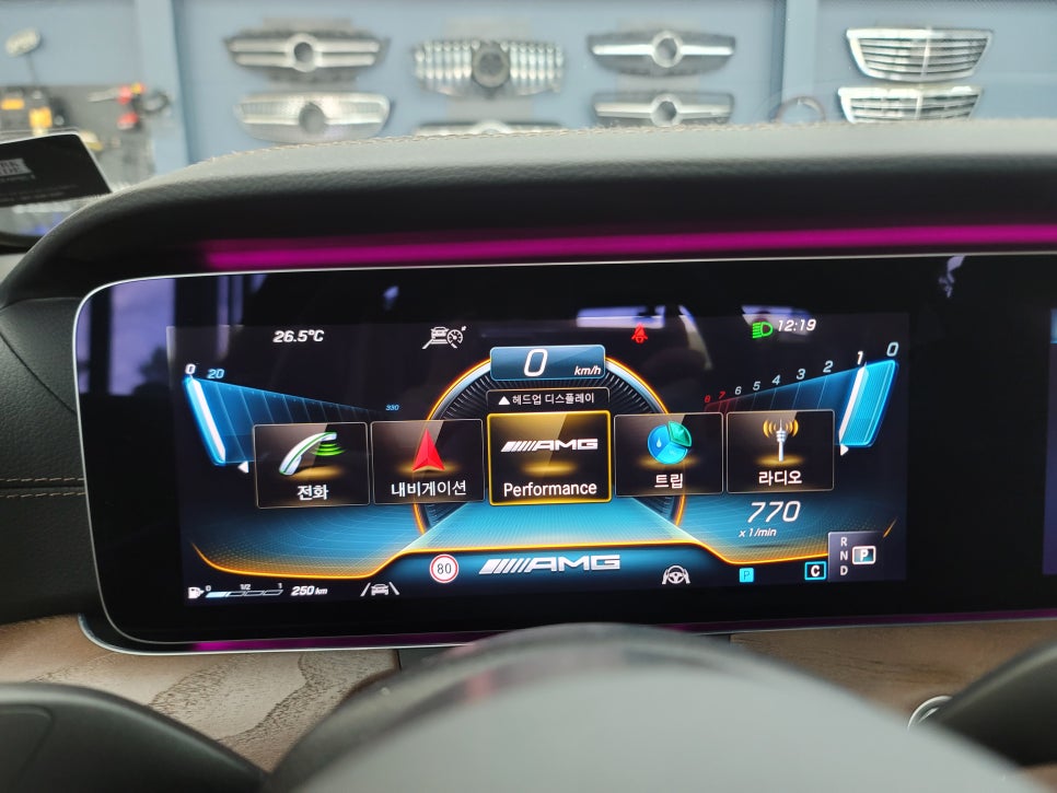벤츠 E220d - 익스클루시브에서 아방가르드 그릴 교체 ! AMG 프로그래밍 !!