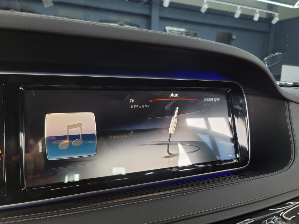 벤츠W222 전기형 S350 - M2C 200A 플러스 , AUX기능 활성화까지~~