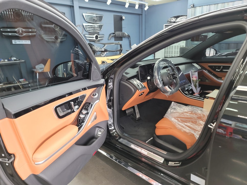 벤츠W223 S400d - 카비우스 4D 부메스터