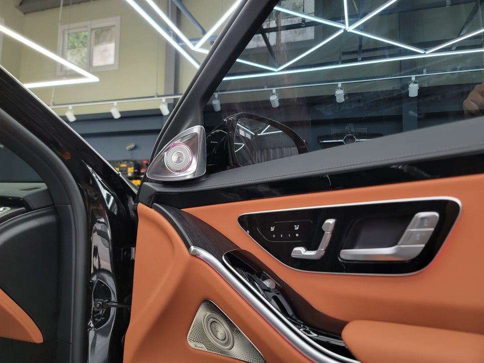 벤츠W223 S400d - 카비우스 4D 부메스터