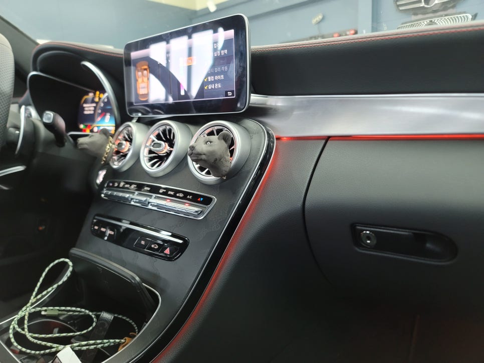 벤츠C43amg - 송풍구 & 데쉬보드 엠비언트 / 멀티컬러 코딩 활성화