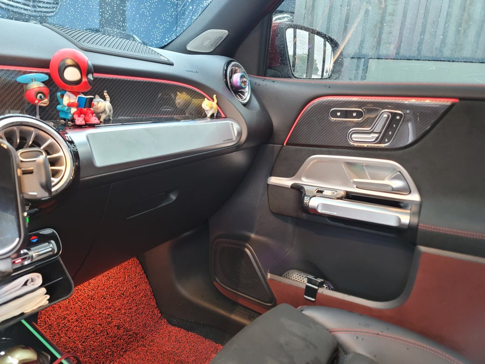 벤츠GLB35amg- 3D부메스터 & 미드레인지 엠비언트, 데쉬보드 크롬amg 엠비언트, 2열 송풍구 엠비언트