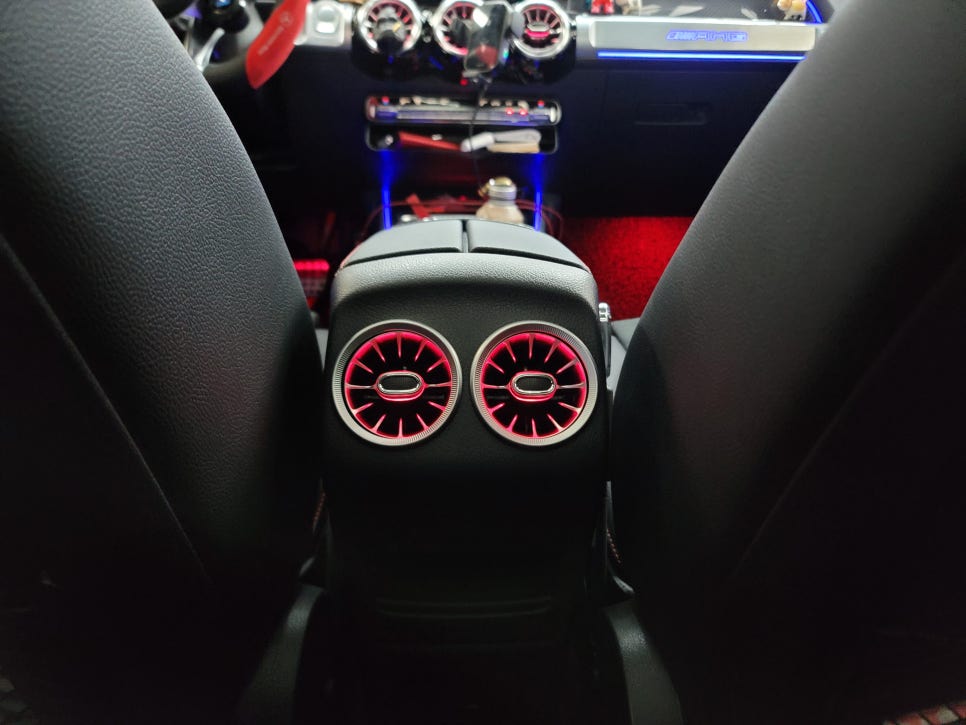 벤츠GLB35amg- 3D부메스터 & 미드레인지 엠비언트, 데쉬보드 크롬amg 엠비언트, 2열 송풍구 엠비언트
