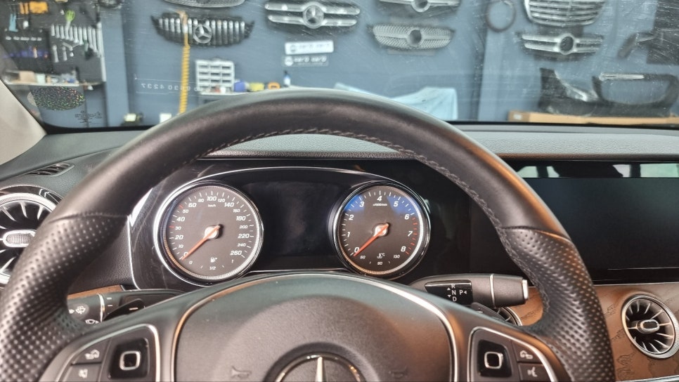 벤츠 E200 - 와이콕핏 (= 디지털 계기판) & AMG 프로그래밍, 생활코딩