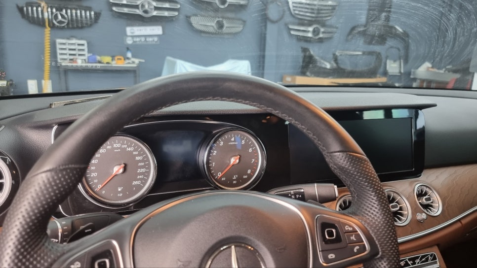 벤츠 E200 - 와이콕핏 (= 디지털 계기판) & AMG 프로그래밍, 생활코딩