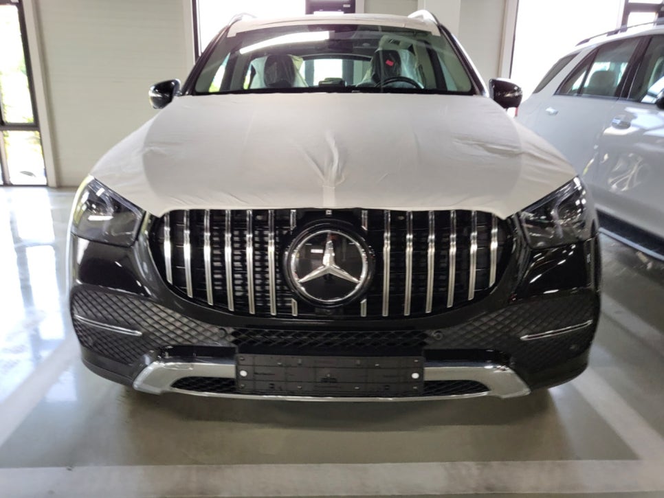 벤츠 GLE 300d - 세로그릴 & 부메스터 엠비언트