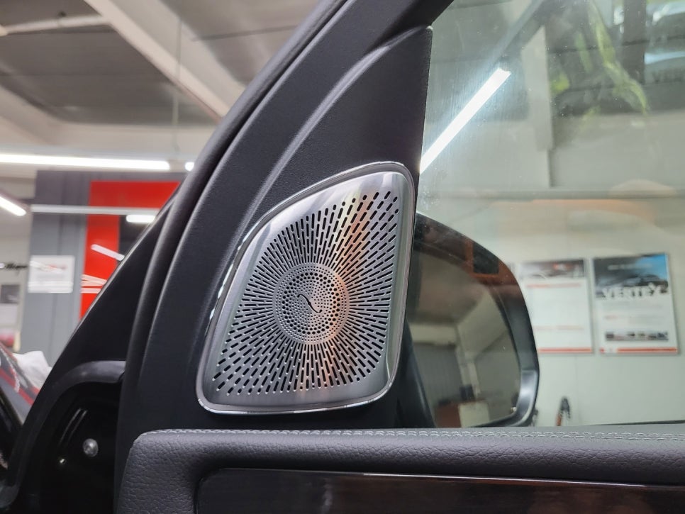 벤츠 GLE 300d - 세로그릴 & 부메스터 엠비언트