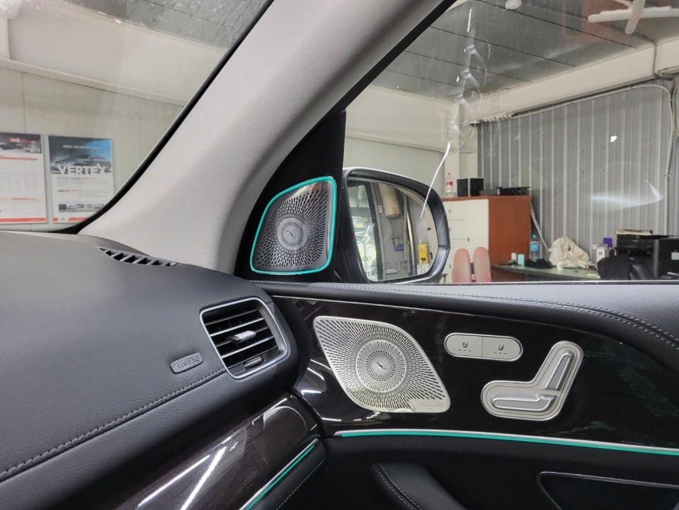 벤츠 GLE 300d - 세로그릴 & 부메스터 엠비언트