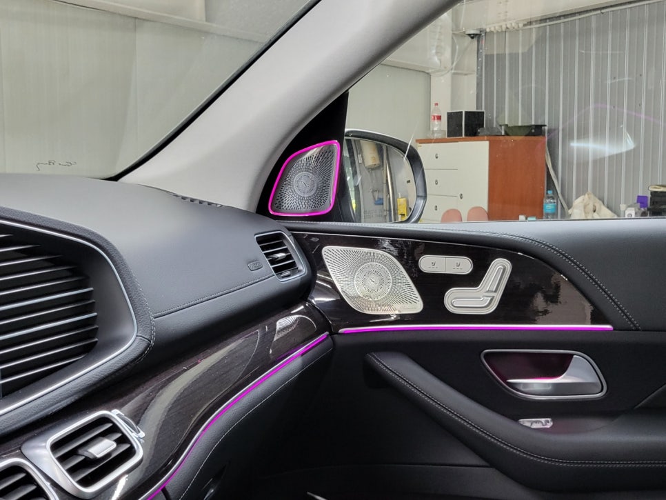 벤츠 GLE 300d - 세로그릴 & 부메스터 엠비언트