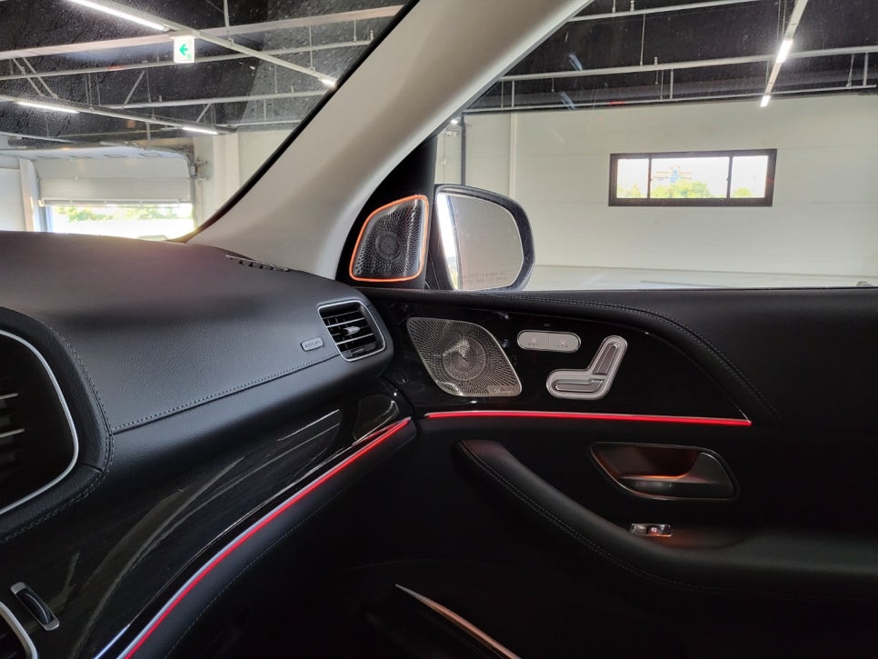 벤츠 GLE 300d - 세로그릴 & 부메스터 엠비언트
