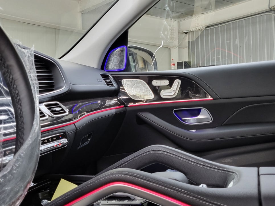 벤츠 GLE 300d - 세로그릴 & 부메스터 엠비언트