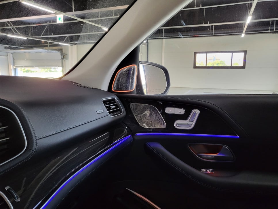 벤츠 GLE 300d - 세로그릴 & 부메스터 엠비언트