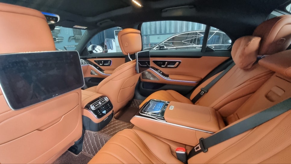 벤츠 w223 S500- 액티브 엠비언트 , 4D 부메스터