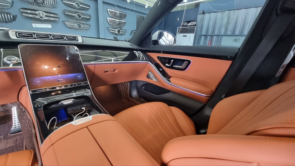 벤츠 w223 S500- 액티브 엠비언트 , 4D 부메스터