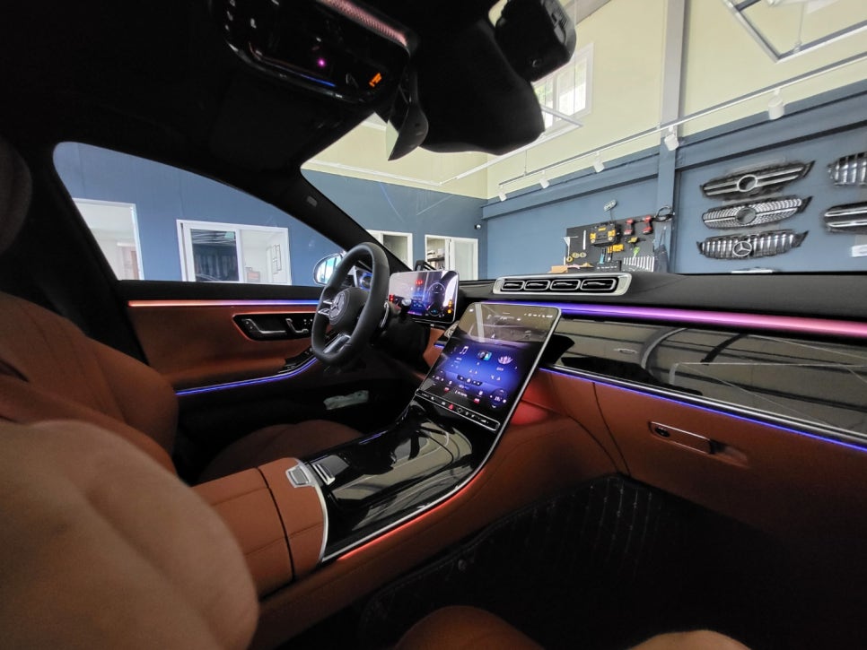 벤츠 w223 S500- 액티브 엠비언트 , 4D 부메스터