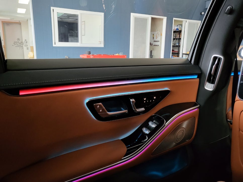 벤츠 w223 S500- 액티브 엠비언트 , 4D 부메스터