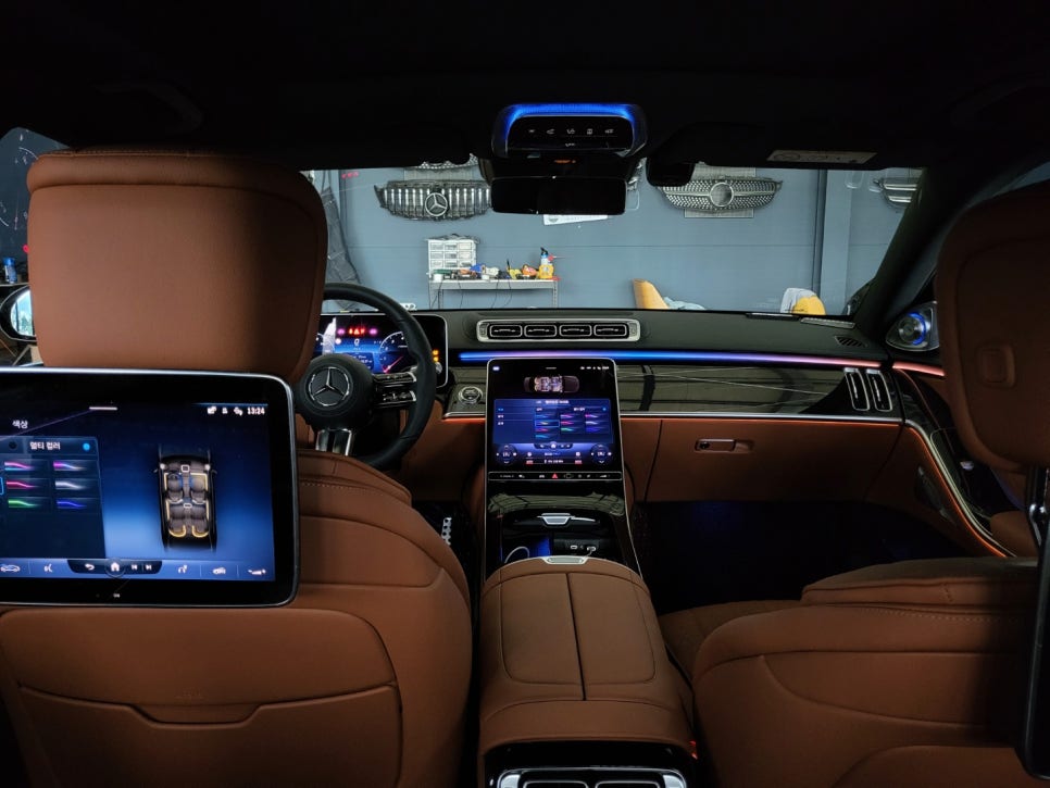 벤츠 w223 S500- 액티브 엠비언트 , 4D 부메스터