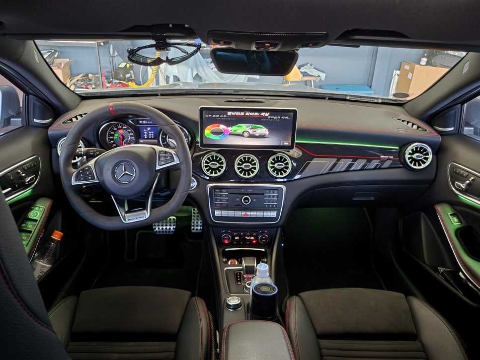 벤츠CLA45amg - 엠비언트 FULL SET으로 실내 인테리어 완성 !!