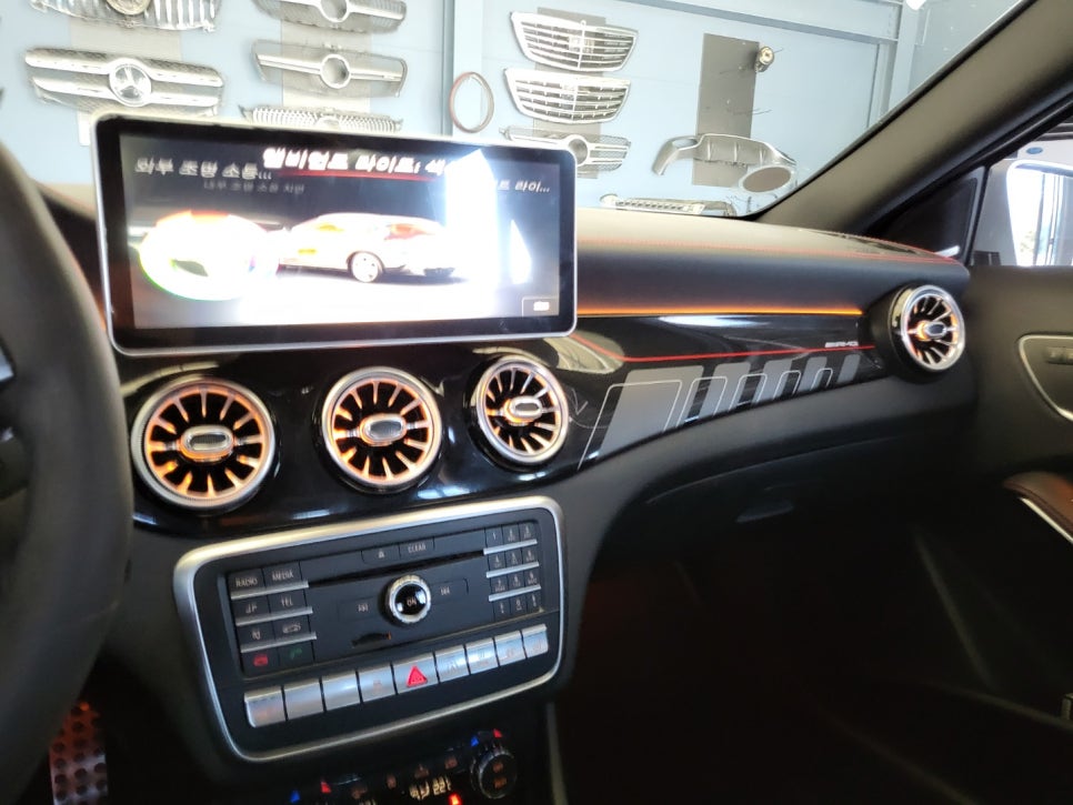 벤츠CLA45amg - 엠비언트 FULL SET으로 실내 인테리어 완성 !!