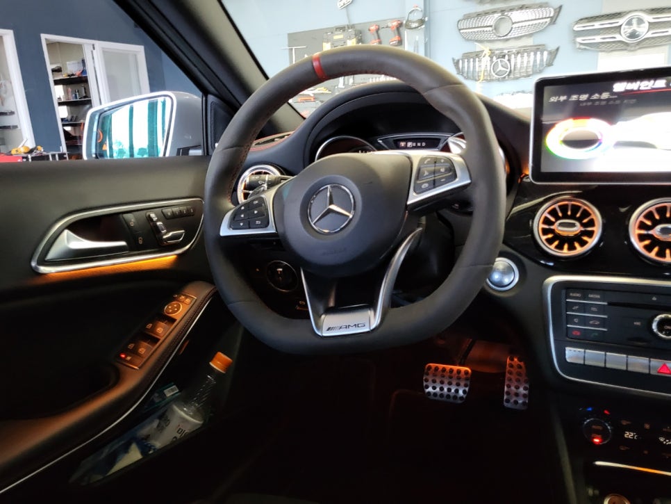 벤츠 CLA45amg - 세로그릴, 신형amg 잠자리 핸들, m2c-200a & 12인치 모니터