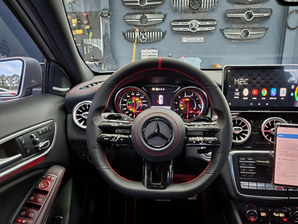 벤츠 CLA45amg - 세로그릴, 신형amg 잠자리 핸들, m2c-200a & 12인치 모니터