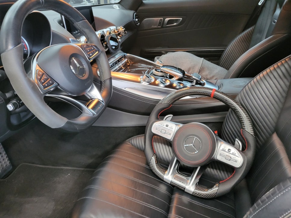 벤츠amg GT4.0 - 커스텀D컷 카본 레드스티치 핸들교체