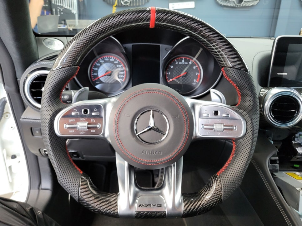 벤츠amg GT4.0 - 커스텀D컷 카본 레드스티치 핸들교체