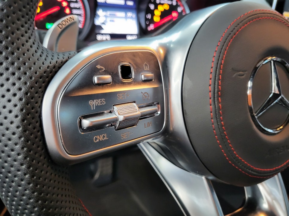 벤츠amg GT4.0 - 커스텀D컷 카본 레드스티치 핸들교체