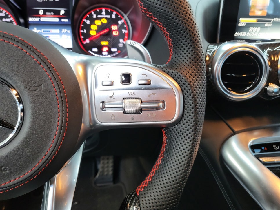 벤츠amg GT4.0 - 커스텀D컷 카본 레드스티치 핸들교체