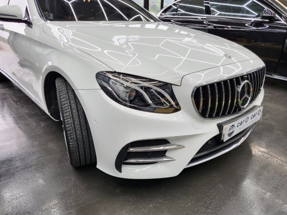 벤츠E300 - E43amg 범퍼 교체 ' 차량에 맞지않는 중고범퍼교체로 인한 단차 발생으로 재 교환 '