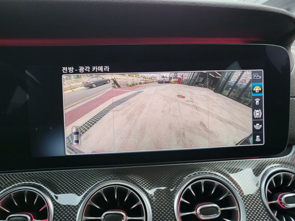 벤츠 cls300d - 순정 어라운드 뷰 " 좁은 골목길도 주차도 쉽게~ "