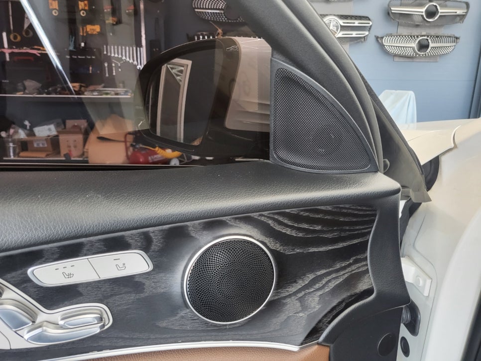 벤츠 E220d - 카비우스 3D 부메스터 & 미드레인지 커버 교체