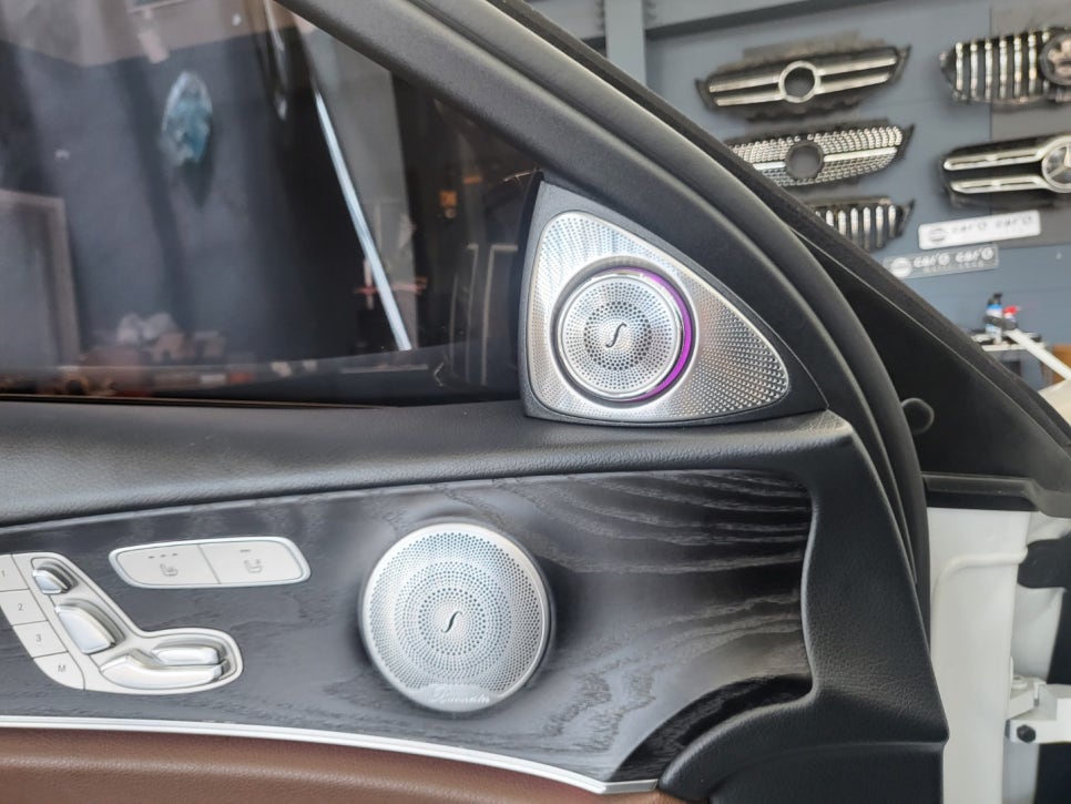 벤츠 E220d - 카비우스 3D 부메스터 & 미드레인지 커버 교체