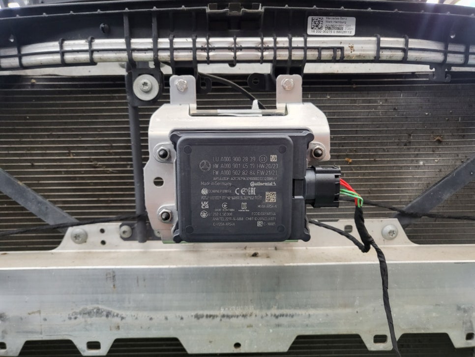 벤츠 E300 - 벤츠 반자율 주행 23P 옵션 추가 시공