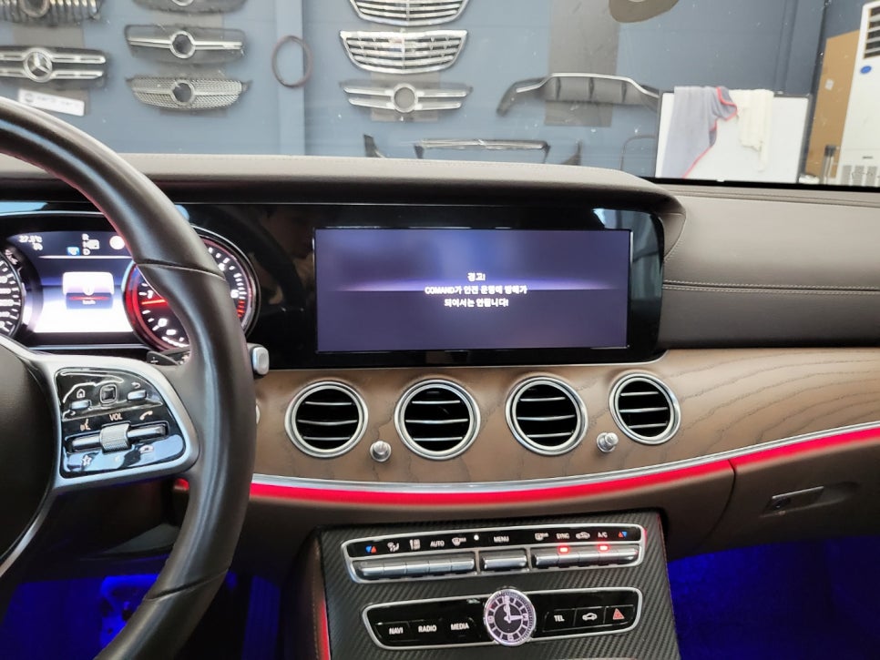 벤츠 E220d - 송풍구 + 3D부메스터 & 벤츠 순정엠비언트