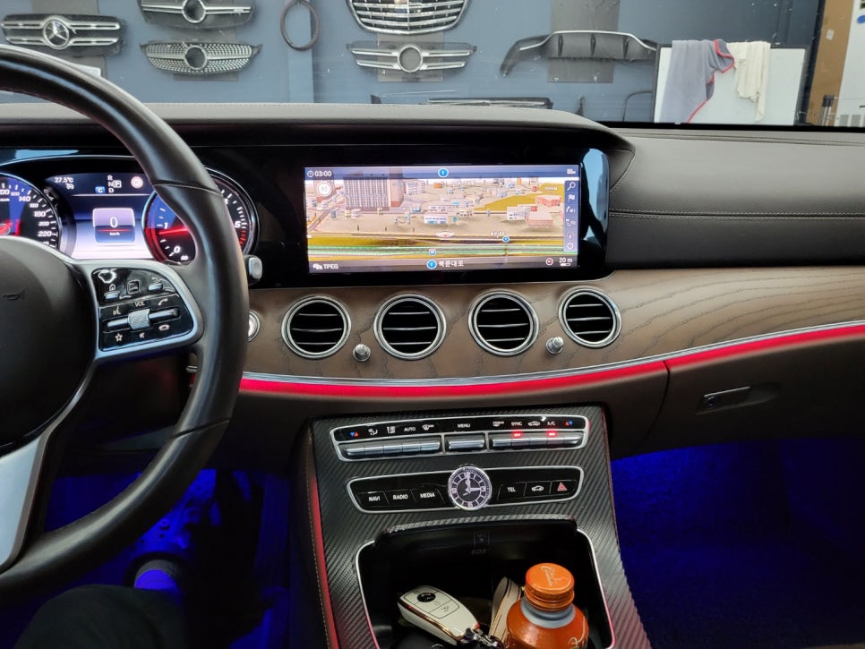 벤츠 E220d - 송풍구 + 3D부메스터 & 벤츠 순정엠비언트