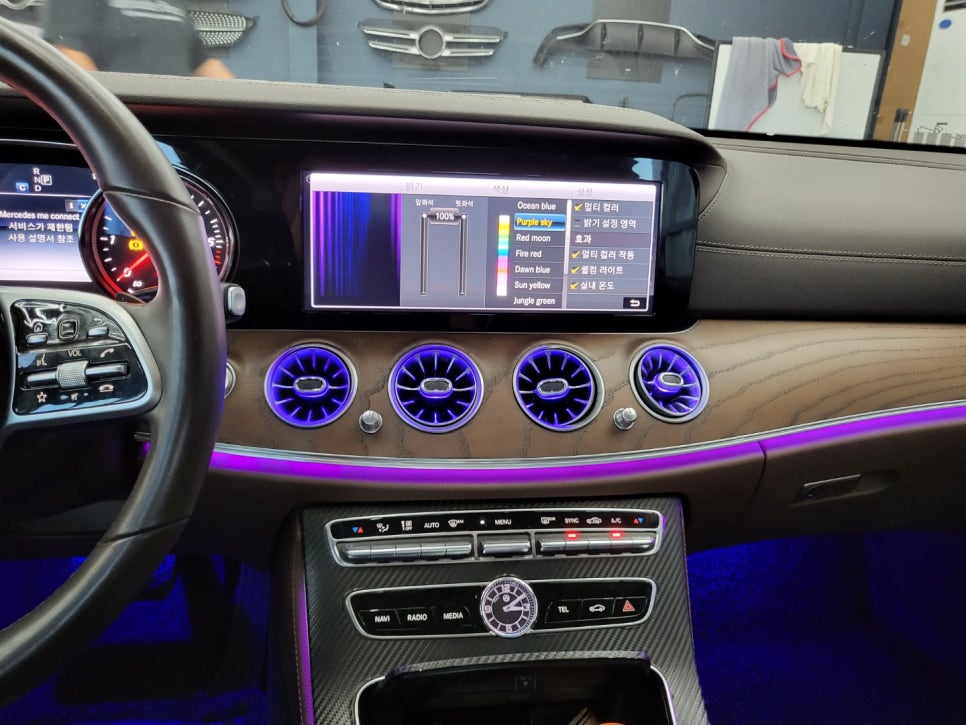 벤츠 E220d - 송풍구 + 3D부메스터 & 벤츠 순정엠비언트