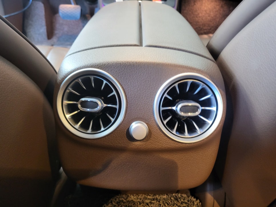 벤츠 E220d - 송풍구 + 3D부메스터 & 벤츠 순정엠비언트