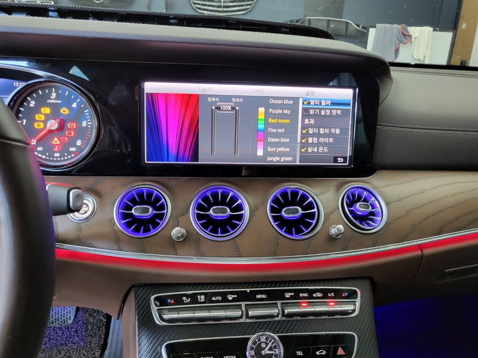 벤츠 E220d - 송풍구 + 3D부메스터 & 벤츠 순정엠비언트