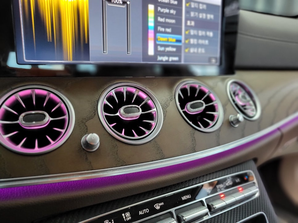 벤츠 E220d - 송풍구 + 3D부메스터 & 벤츠 순정엠비언트