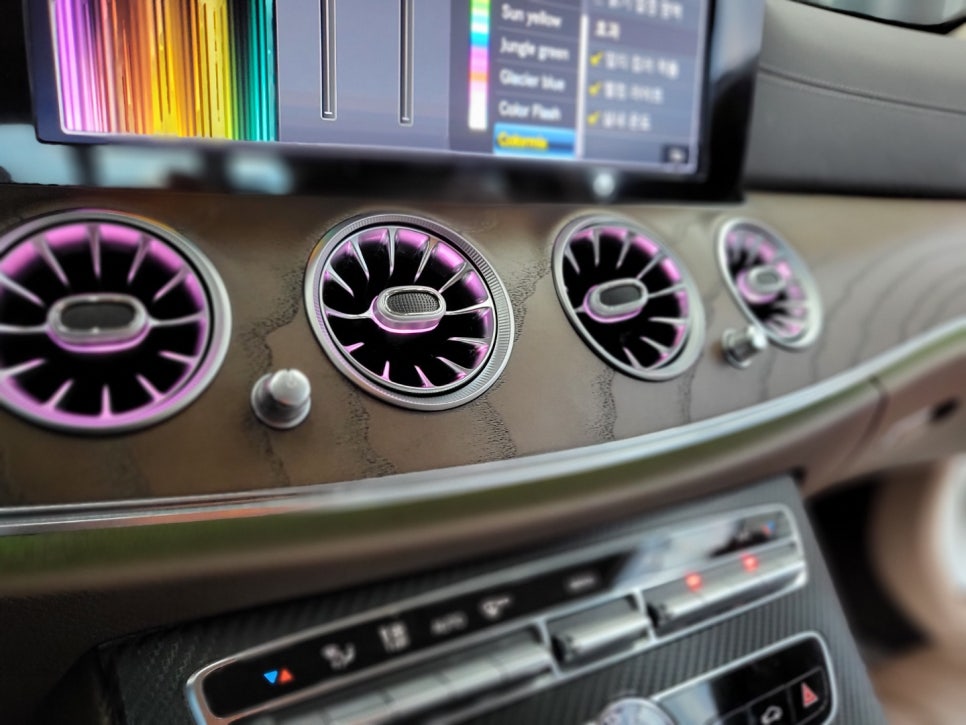 벤츠 E220d - 송풍구 + 3D부메스터 & 벤츠 순정엠비언트