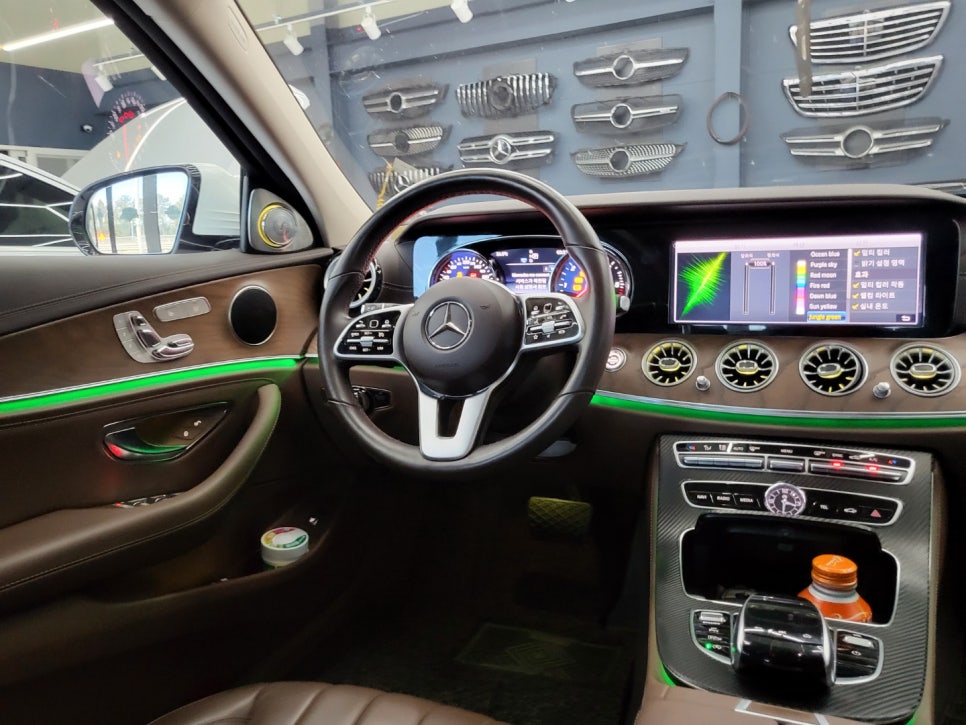 벤츠 E220d - 송풍구 + 3D부메스터 & 벤츠 순정엠비언트