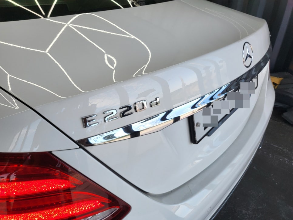 벤츠 E220d - 송풍구 + 3D부메스터 & 벤츠 순정엠비언트