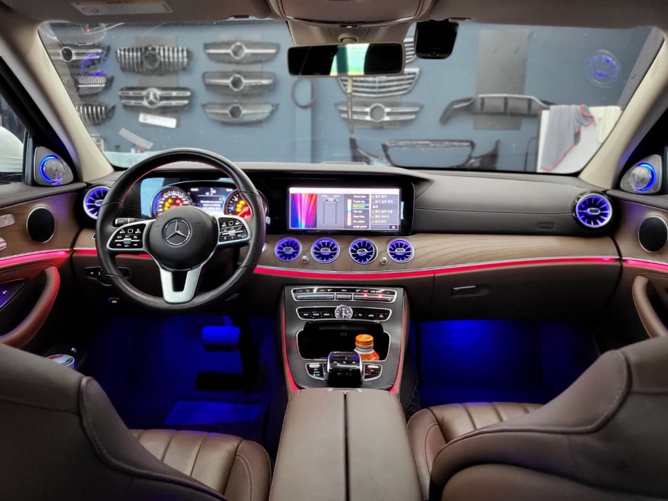 벤츠 E220d - 송풍구 + 3D부메스터 & 벤츠 순정엠비언트