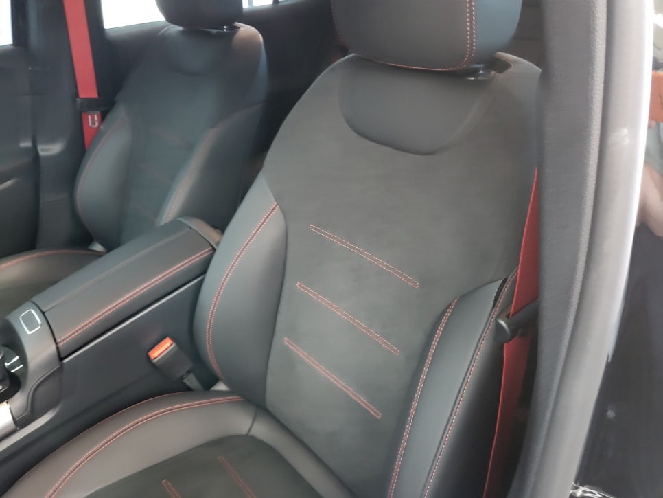 벤츠 GLB35amg - 통풍시트 " 새로운 스티치 재봉~ "