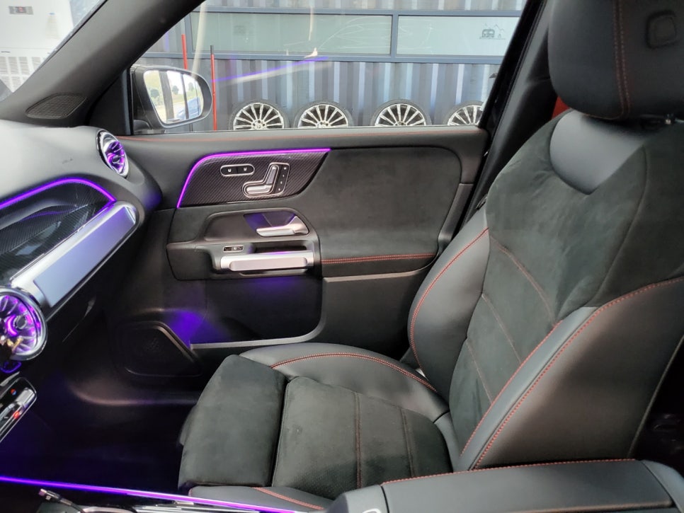벤츠 GLB35amg - 통풍시트 " 새로운 스티치 재봉~ "